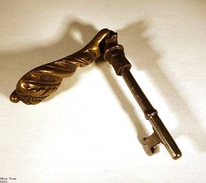 Antique Folding Key with Unique Modified Claw Handle Key 11c