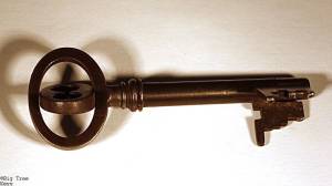 Antique Key that Swivels around Middle with Double Bow and Bit Key 12c