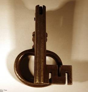 Large Antique Folding Key Hinged In Middle Rare Key 10e